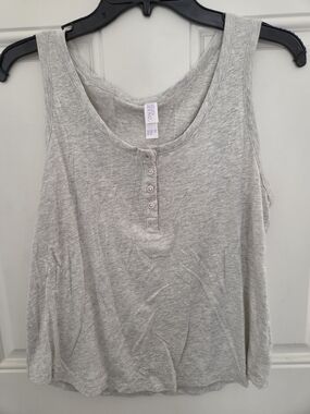 stars above Heather Gray Button-Front Scoop Neck Tank